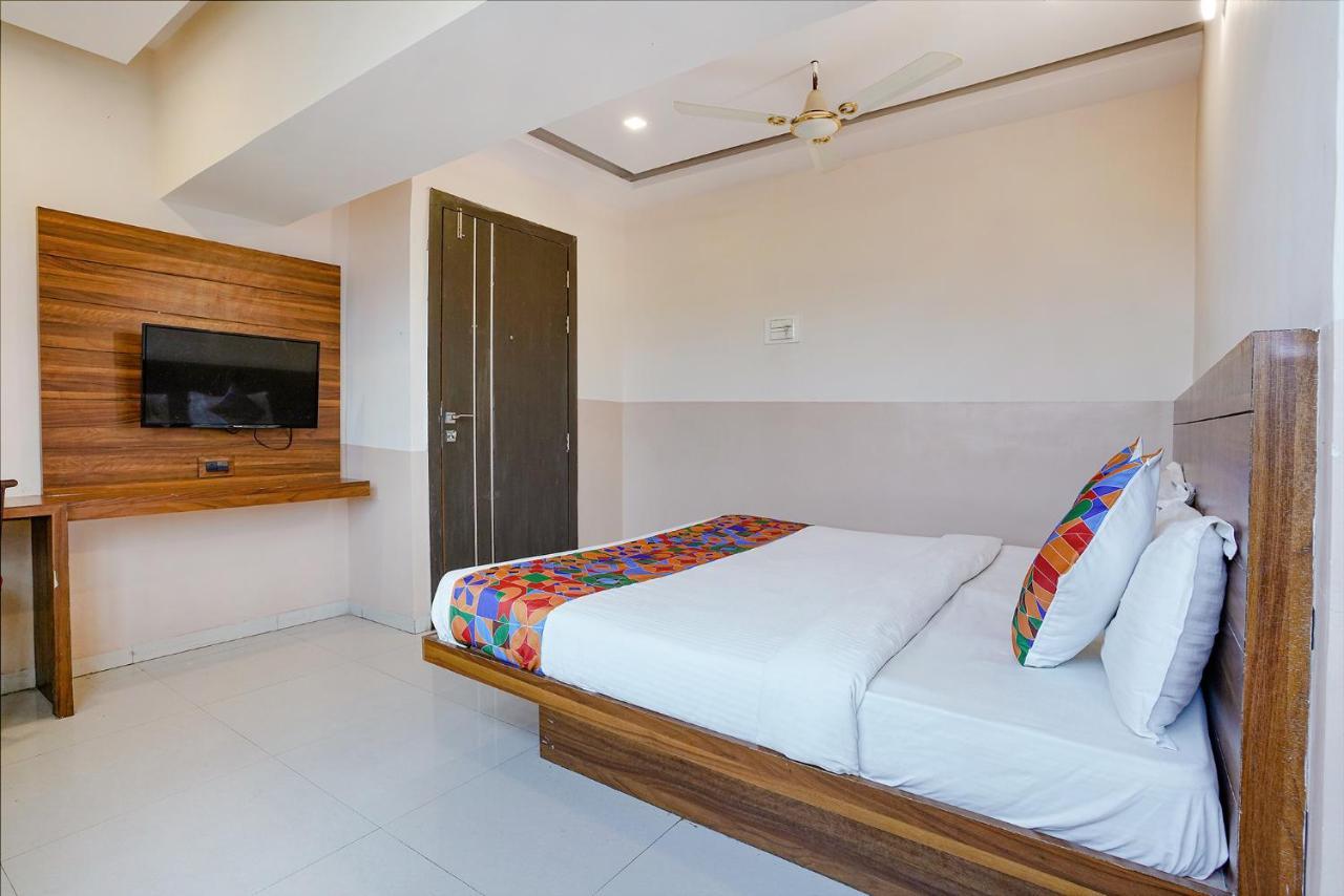 Hotel Fabhotel Paradise - Nr Om Hospital Pune